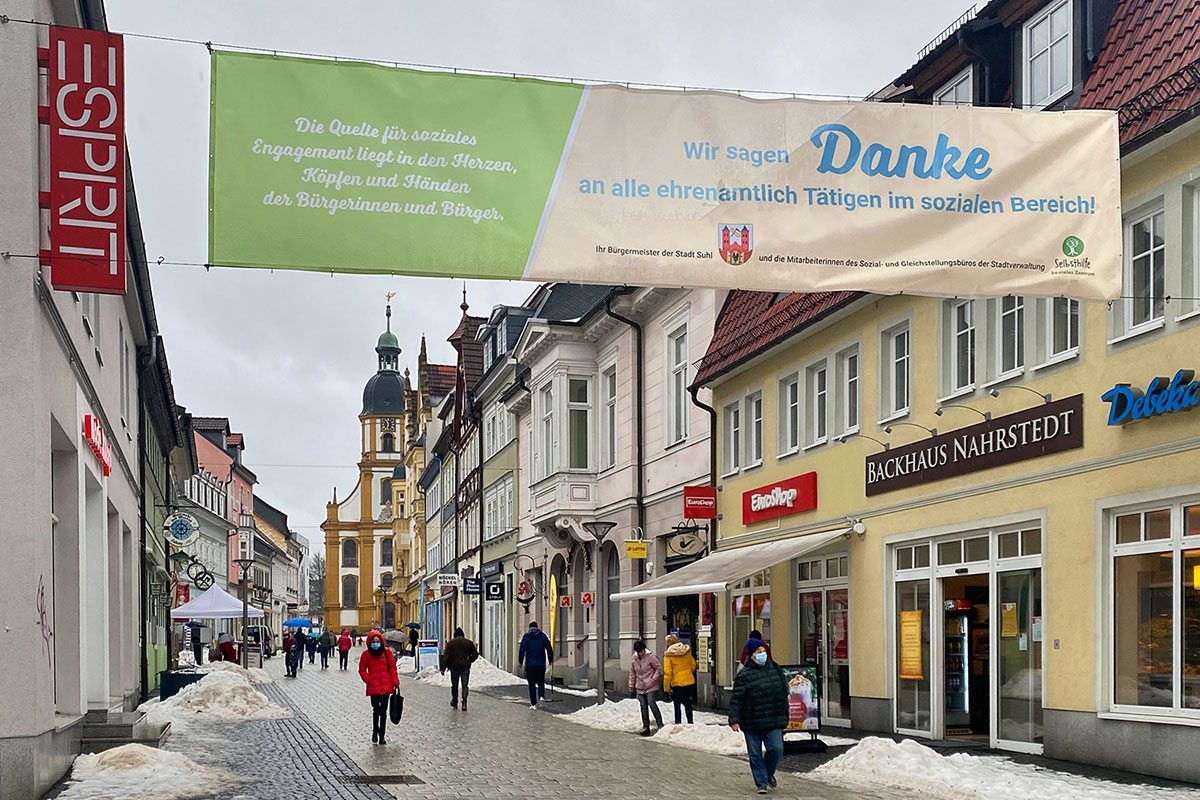 Dank an die Ehrenamtlichen im sozialen Bereich in Suhl (Banner im Steinweg Suhl)